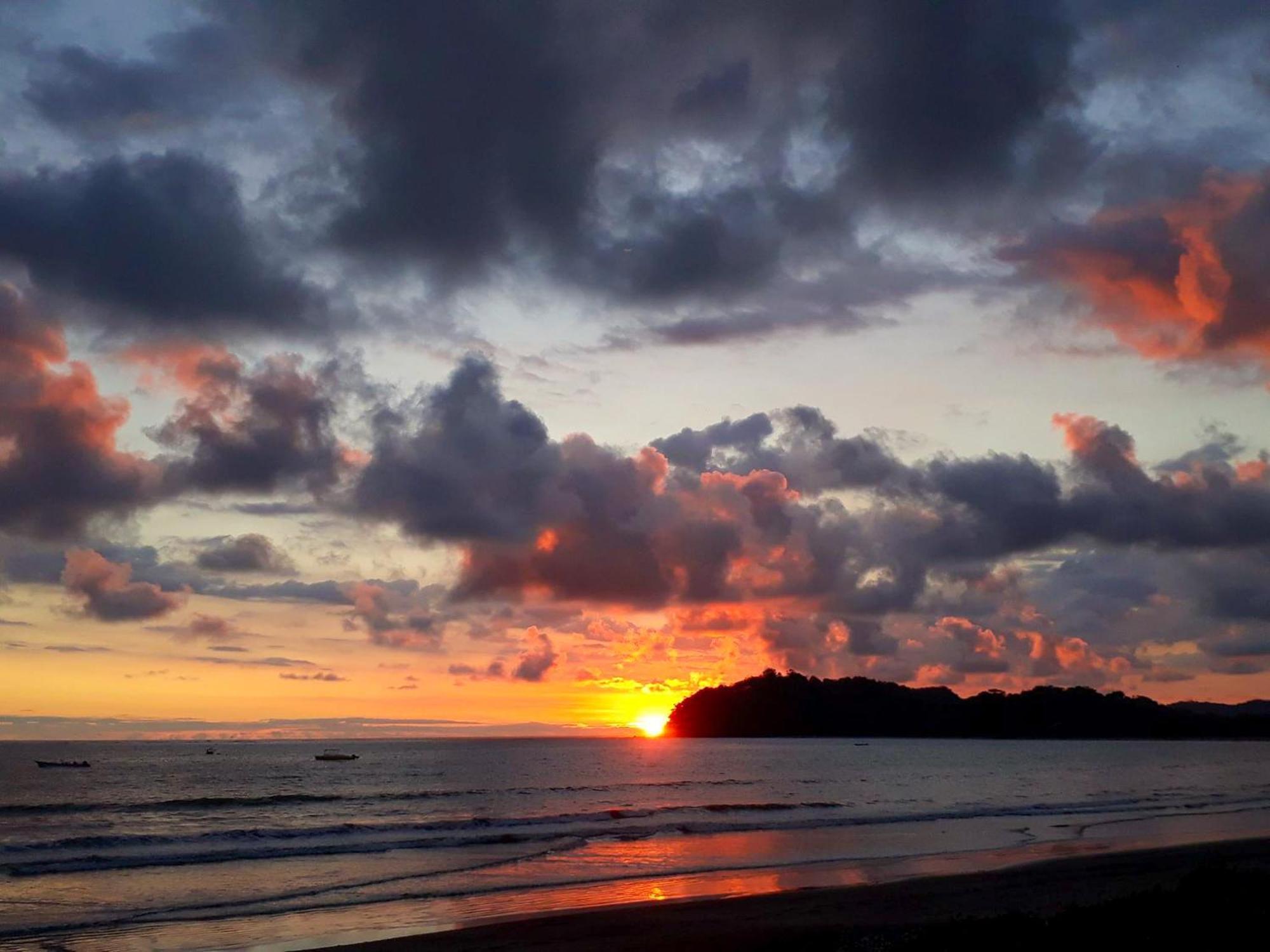 Fenix Hotel - On The Beach Самара Экстерьер фото